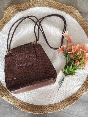 Chocolate Brown Woven Leather Braided Double Strap Crossbody Purse.